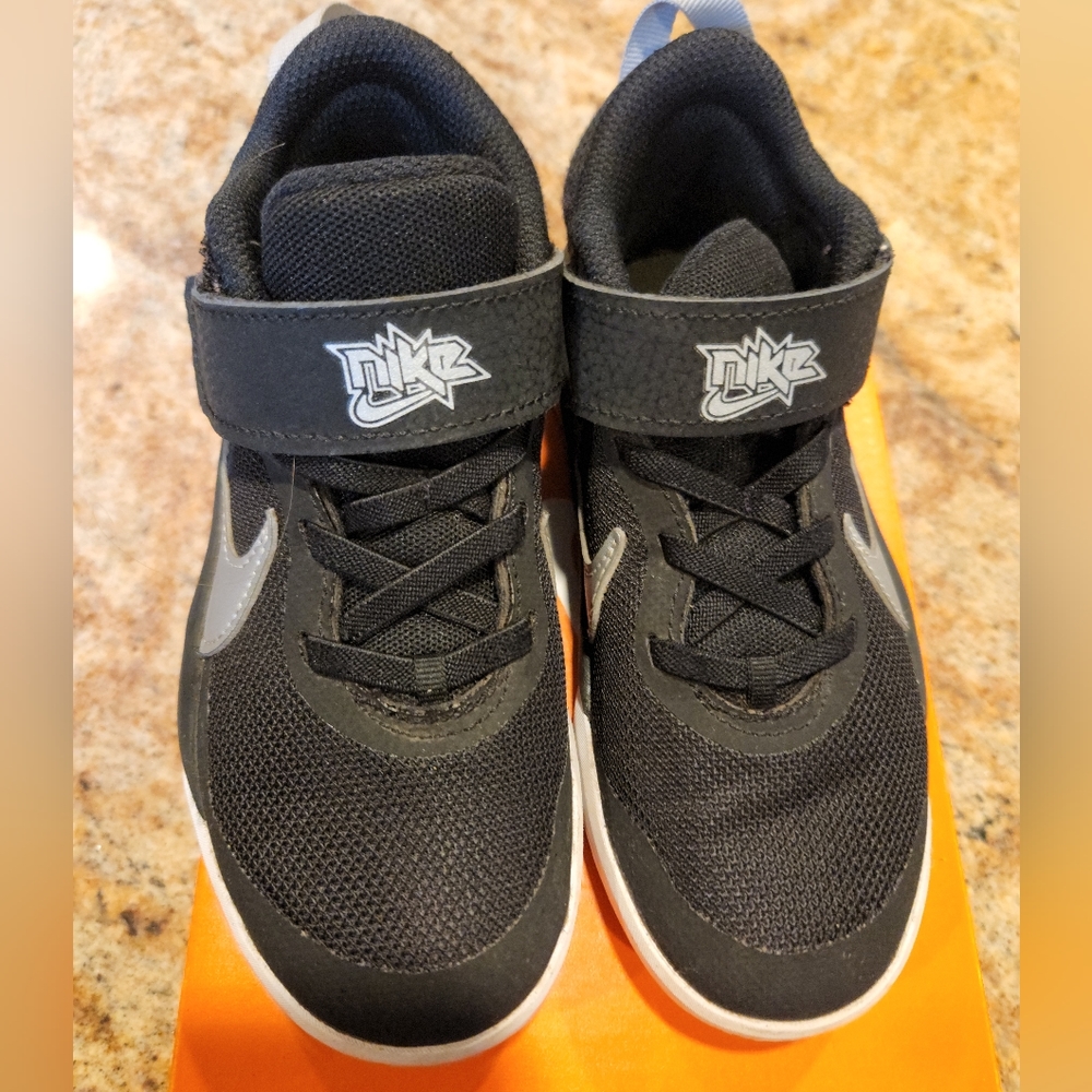 Nike team Hustle boys sneaker
